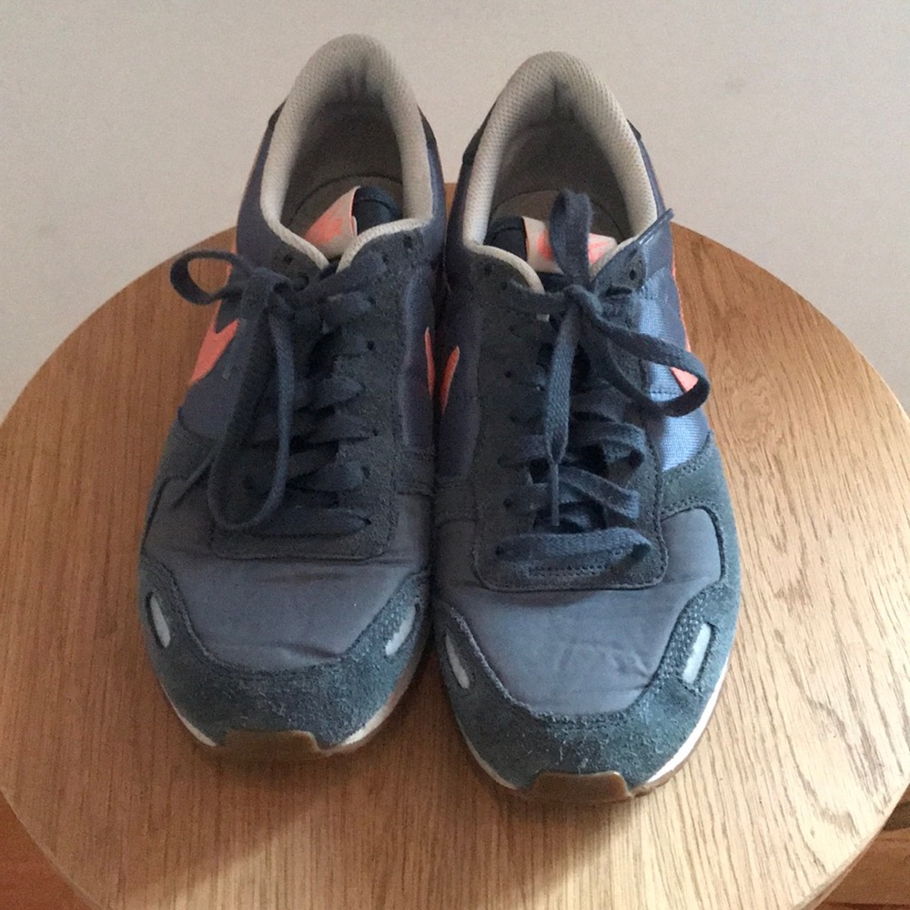 Nike internationalist sneaker women’s size 7.5